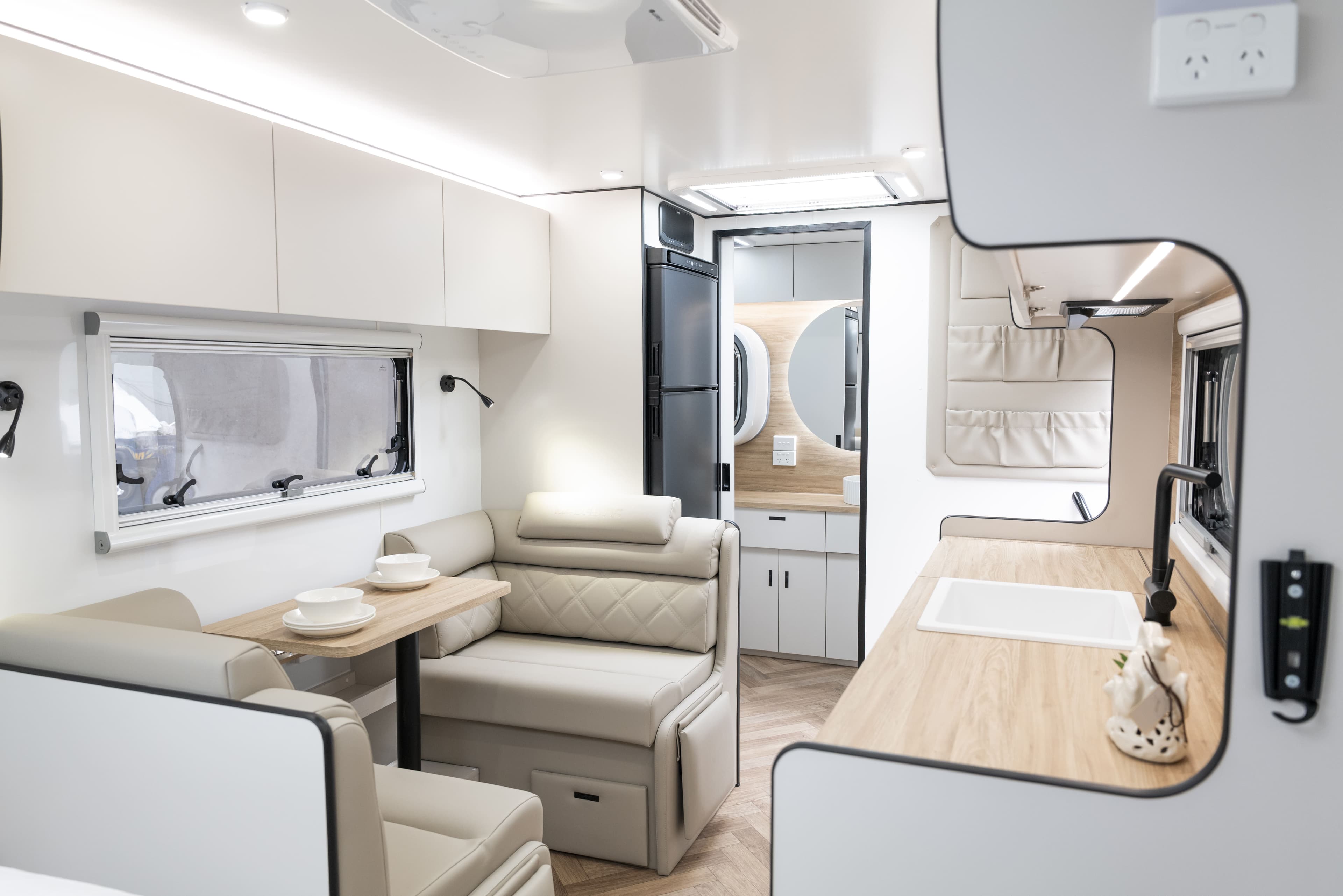 DINETTE & ENSUITE VIEW